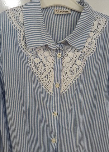 Düğmeli Mavi Çizgili Gömlek - Görsel 2