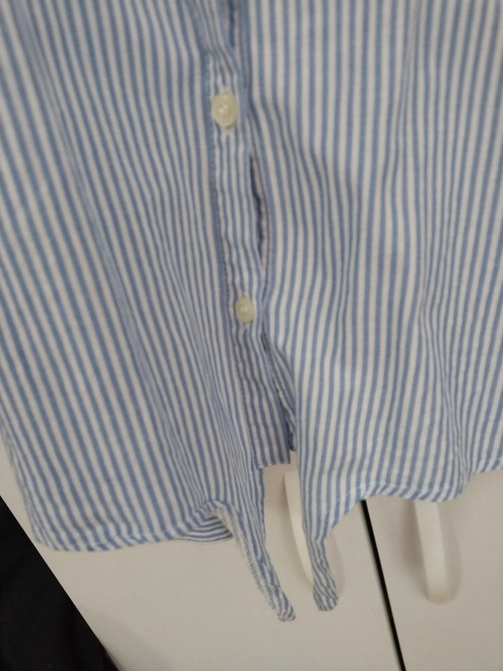 Düğmeli Mavi Çizgili Gömlek - Görsel 4