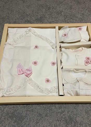 Nakışlı Beyaz Bebek Kız Hastane Çıkışı - Görsel 3