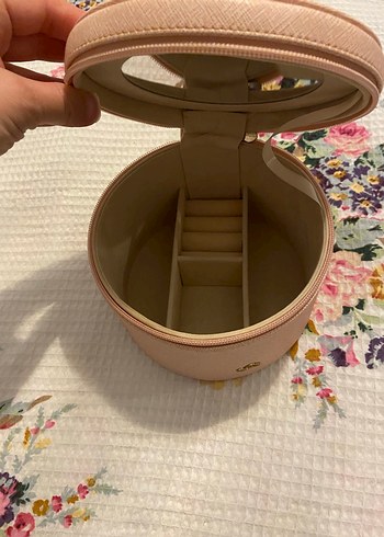 Bej Pastel Makyaj Organizeri Yuvarlak Kutulu - Görsel 4