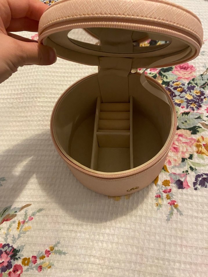 Bej Pastel Makyaj Organizeri Yuvarlak Kutulu - Görsel 4