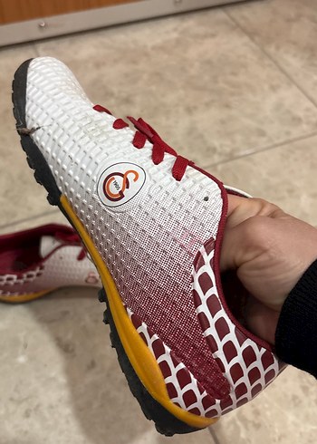 Galatasaraylı Beyaz Yılan Desenli Erkek Futbol Ayakkabısı - Görsel 3
