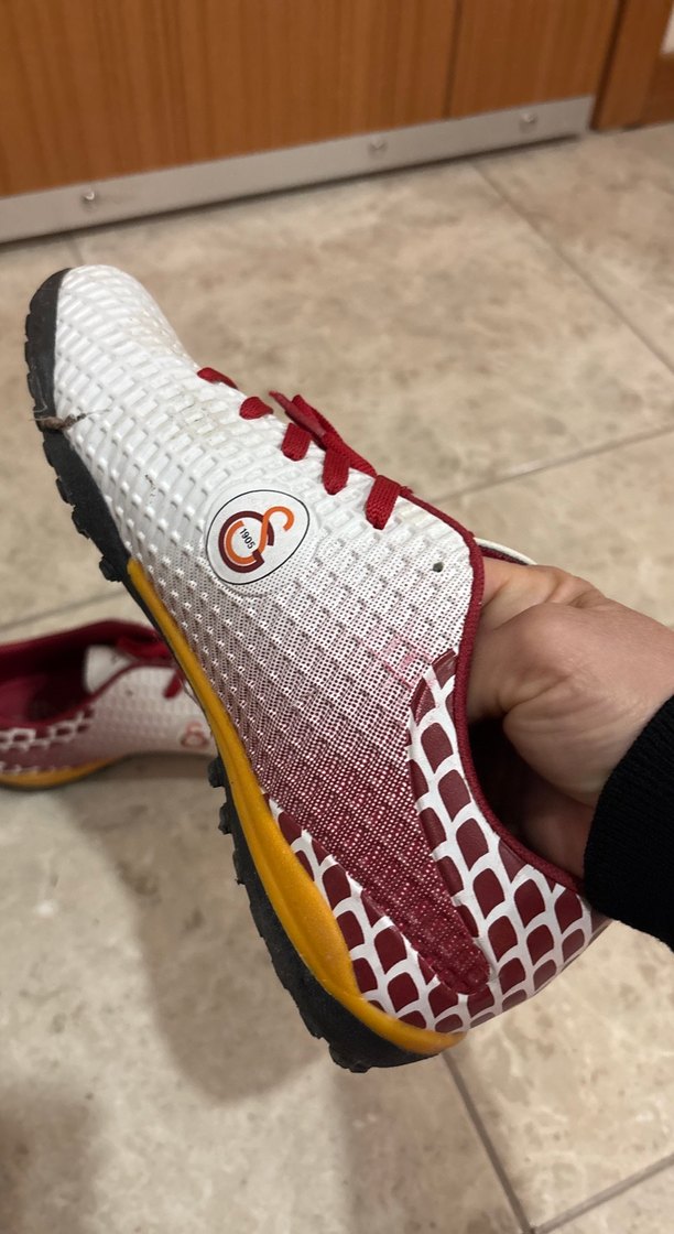 Galatasaraylı Beyaz Yılan Desenli Erkek Futbol Ayakkabısı - Görsel 3