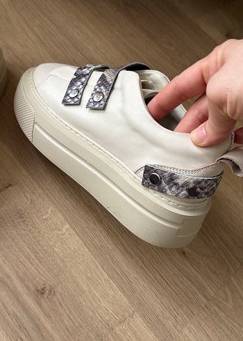 Yılan Desenli krem Kadın Spor Ayakkabı - Görsel 4