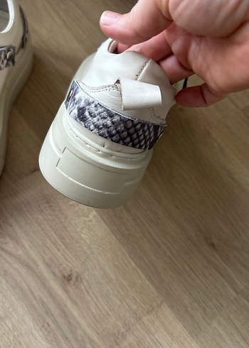 Yılan Desenli krem Kadın Spor Ayakkabı - Görsel 3