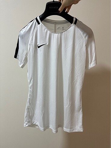 Nike Beyaz Spor Üst
