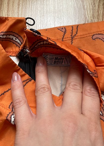 Turuncu Kadın
Haşema - Görsel 3