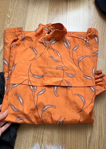 Turuncu Kadın
Haşema - Görsel 2