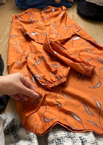 Turuncu Kadın
Haşema - Görsel 5