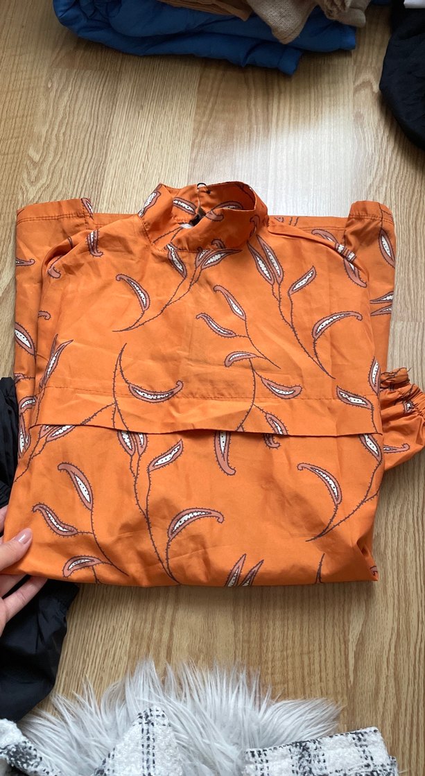 Turuncu Kadın 
Haşema - Görsel 2