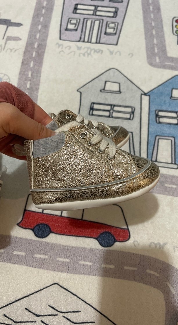 Parlak Altın Renkli Yılan Desenli İlk Adım Ayakkabısı - Görsel 2