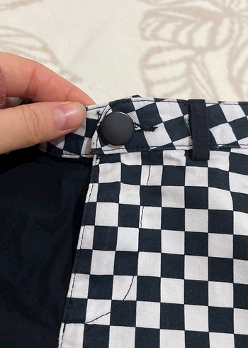 Siyah Beyaz Kareli Kemerli Erkek Şort - Görsel 2