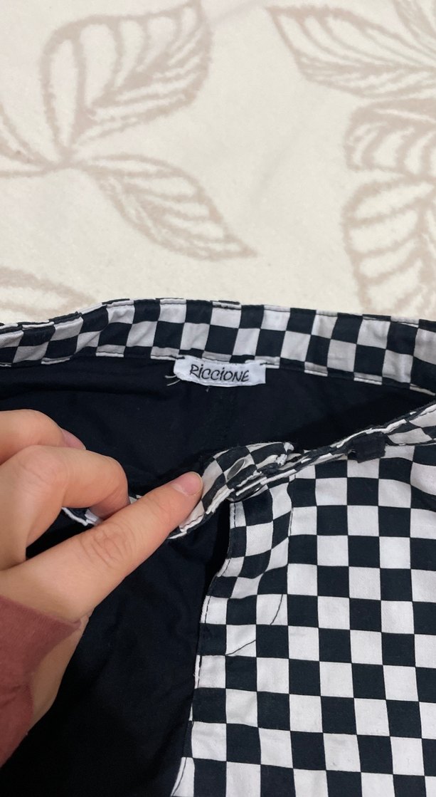 Siyah Beyaz Kareli Kemerli Erkek Şort - Görsel 4