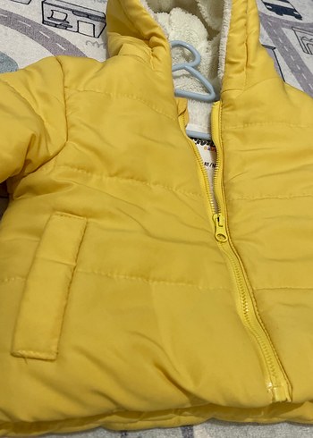 Sarı Kapüşonlu Erkek Çocuk Mont - Görsel 2