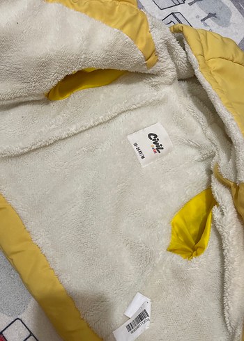 Sarı Kapüşonlu Erkek Çocuk Mont - Görsel 4