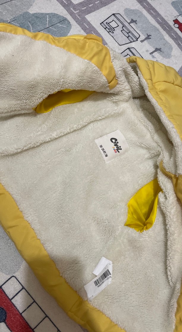 Sarı Kapüşonlu Erkek Çocuk Mont - Görsel 4