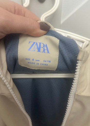 Kapüşonlu Kız Çocuk Bej Yağmurluk - Görsel 4