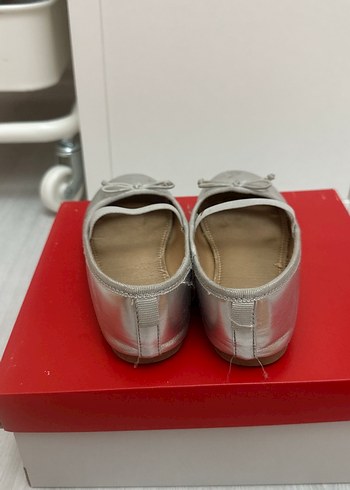 H&M gümüş rengi  Kız Çocuk Babet fiyonklu - Görsel 3