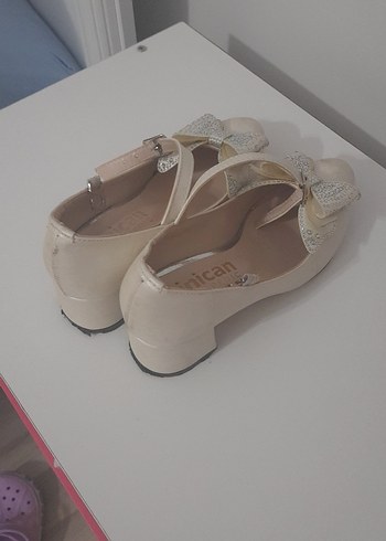 Klasik Beyaz Fiyonk Detaylı Kız Çocuk Ayakkabısı - Görsel 3