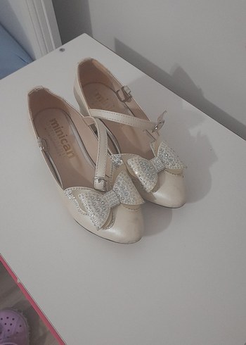 Klasik Beyaz Fiyonk Detaylı Kız Çocuk Ayakkabısı - Görsel 2