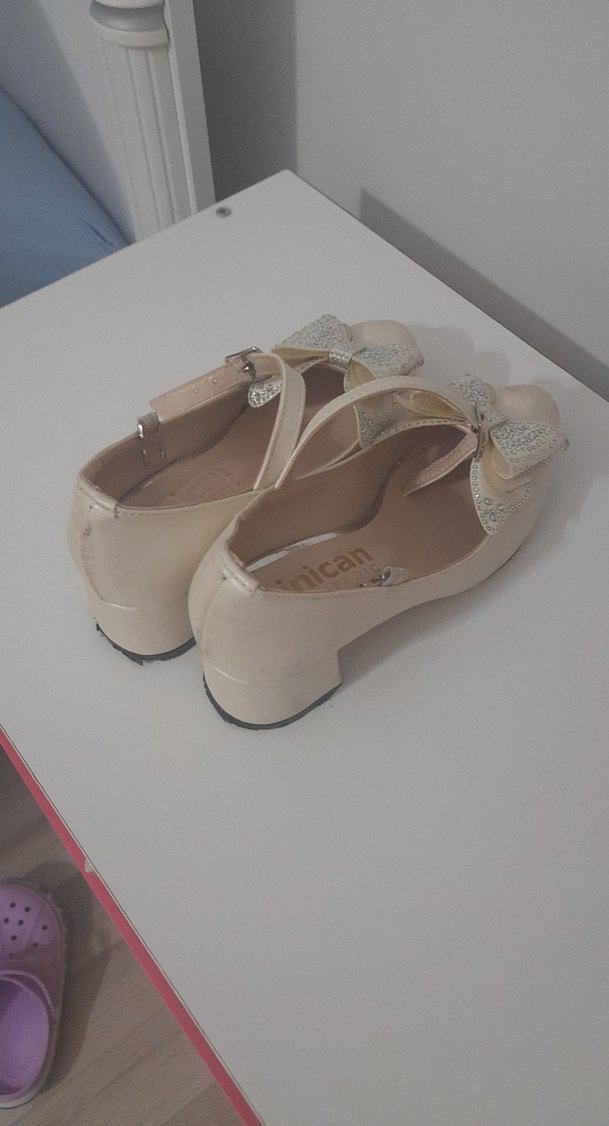 Klasik Beyaz Fiyonk Detaylı Kız Çocuk Ayakkabısı - Görsel 3