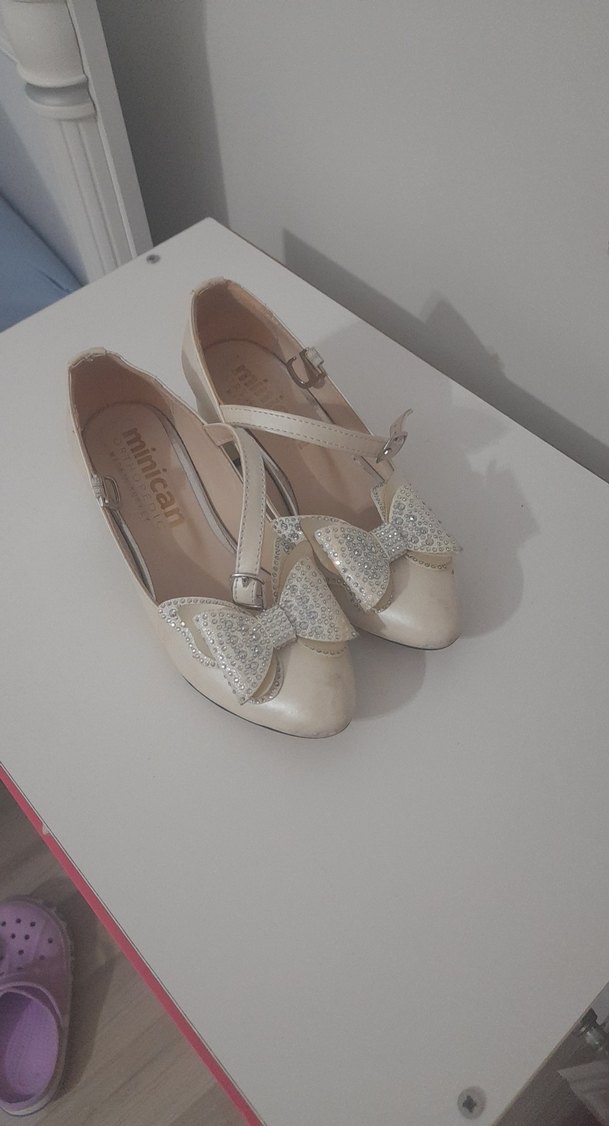 Klasik Beyaz Fiyonk Detaylı Kız Çocuk Ayakkabısı - Görsel 2