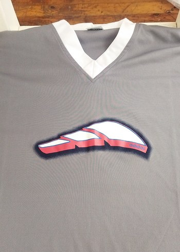 Gri V Yaka Erkek Spor Tişörtü - Görsel 2