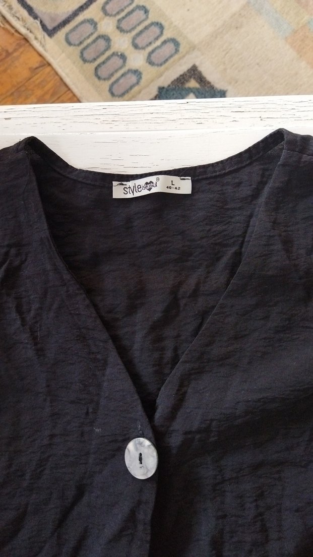 Siyah V Yaka Düğmeli Hamile Tunik - Görsel 3