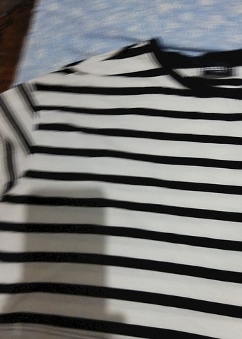 Kadın Siyah Beyaz Çizgili Kısa Kollu Tişört - Görsel 2