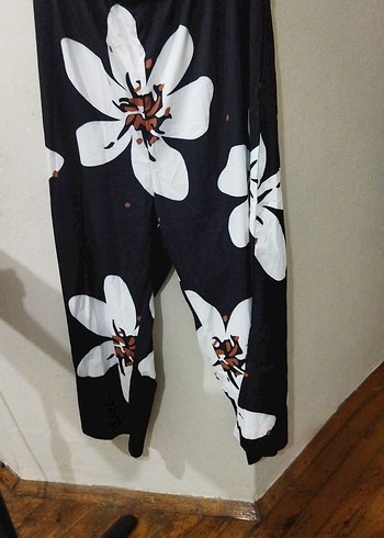 Siyah Çiçek Desenli Drapeli Kadın Tulum - Görsel 6