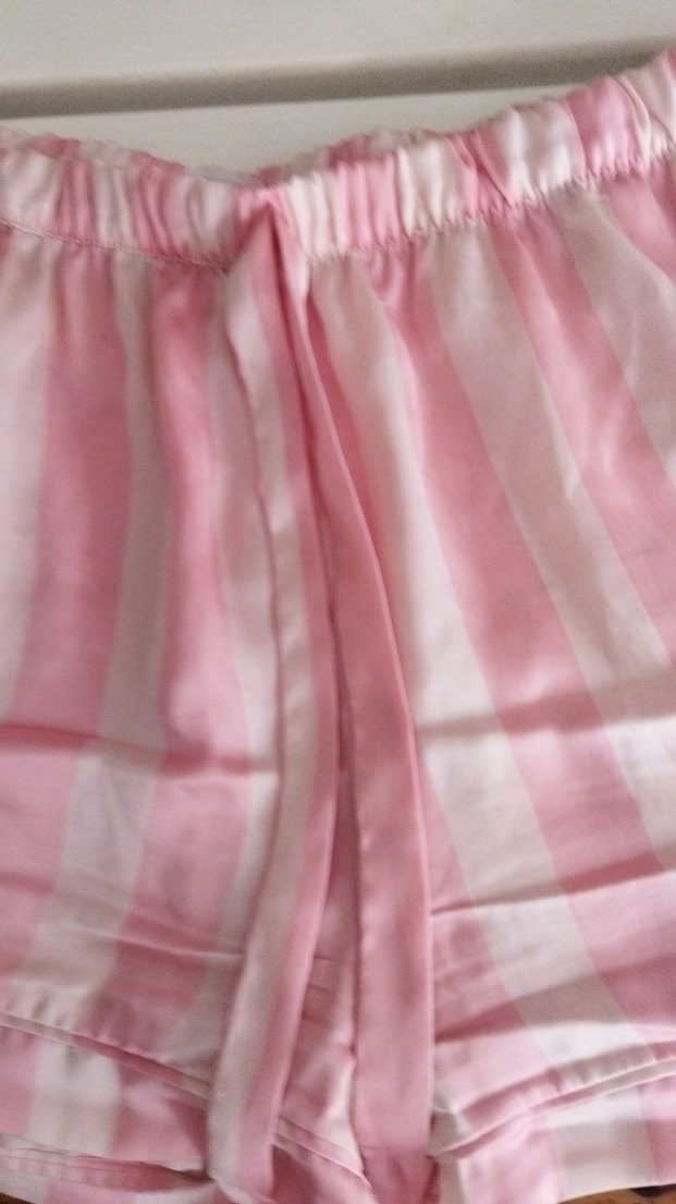 Pembe Çizgili ipeksi şort - Görsel 2