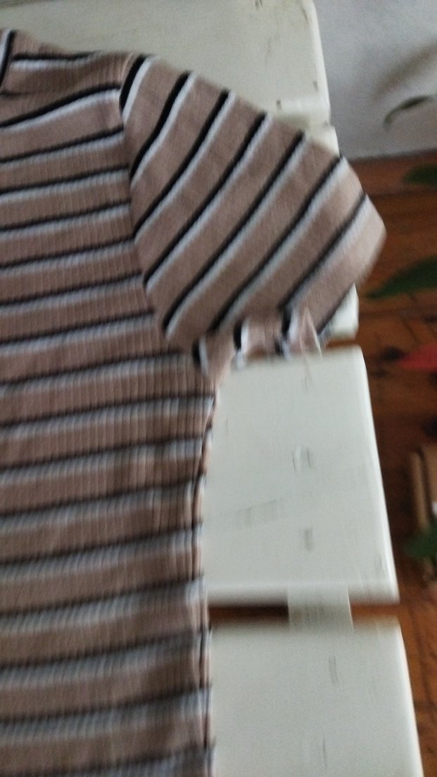 Bej Çizgili Kısa Kollu Kadın Tişört - Görsel 3