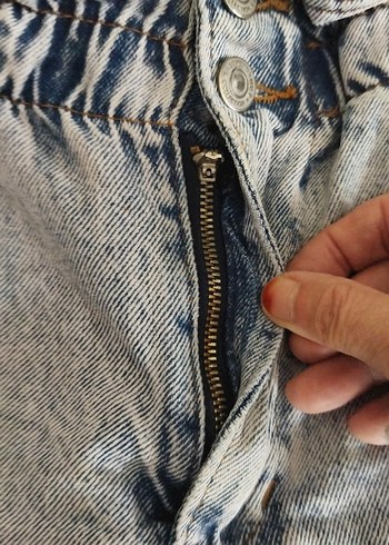 Bol Kesim Kemerli Mini Kot Şort - Görsel 2