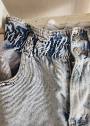 Bol Kesim Kemerli Mini Kot Şort - Görsel 4