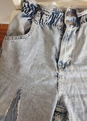 Bol Kesim Kemerli Mini Kot Şort - Görsel 3