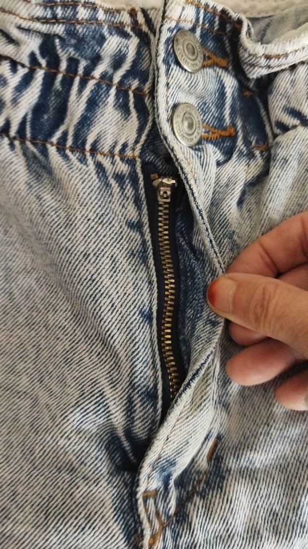 Bol Kesim Kemerli Mini Kot Şort - Görsel 2