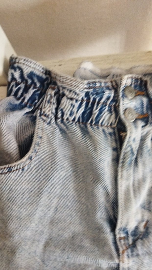 Bol Kesim Kemerli Mini Kot Şort - Görsel 4