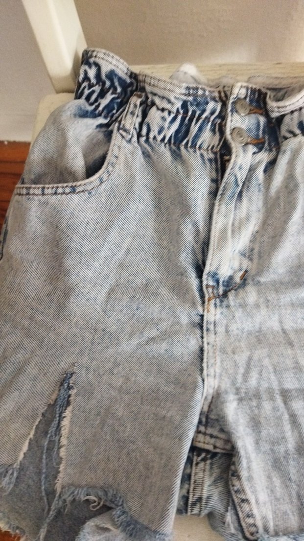 Bol Kesim Kemerli Mini Kot Şort - Görsel 3