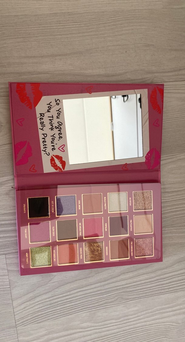 Revolution Mean Girls Burn Book Far Paleti - Görsel 3