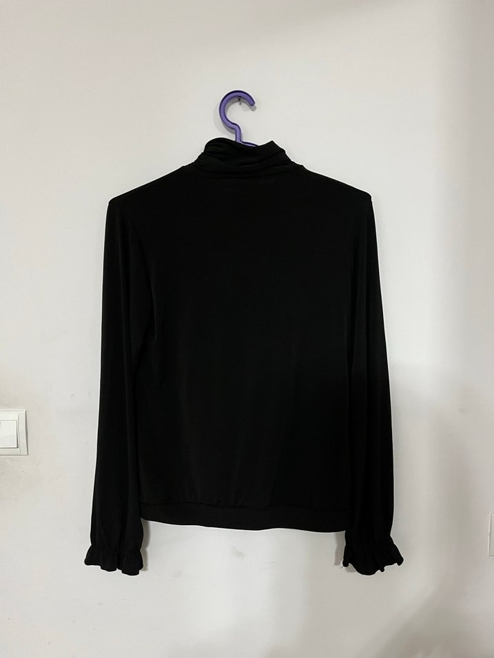 Uzun Kollu Siyah Pilili Yüksek Yaka Bluz - Görsel 4