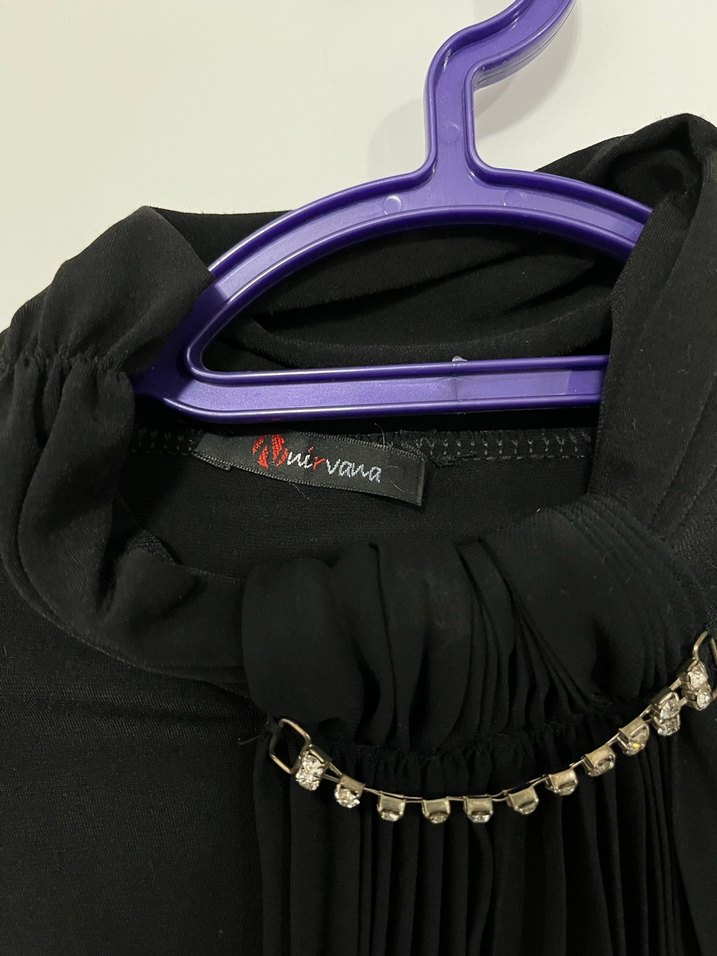 Uzun Kollu Siyah Pilili Yüksek Yaka Bluz - Görsel 3