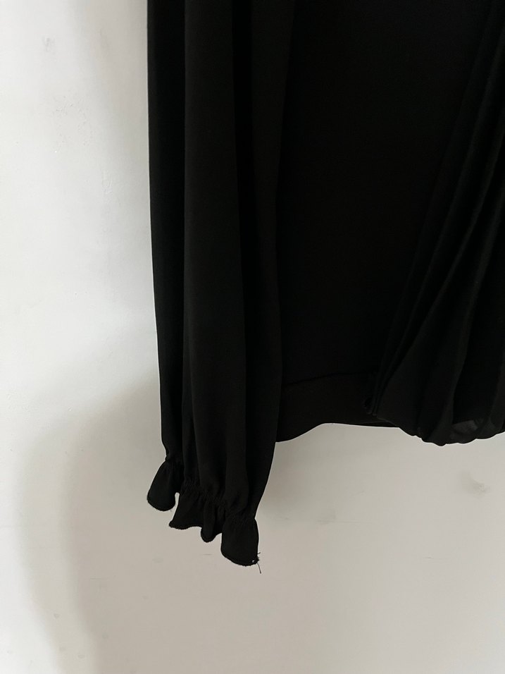 Uzun Kollu Siyah Pilili Yüksek Yaka Bluz - Görsel 2