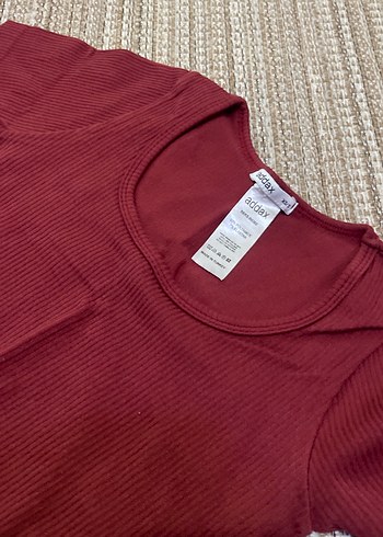 Bordo Kısa Kollu Crop Top - Görsel 3