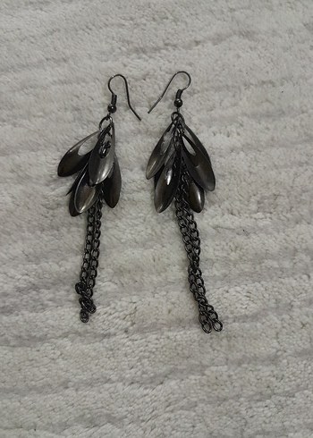 Siyah Gotik Püsküllü Küpeler - Görsel 3