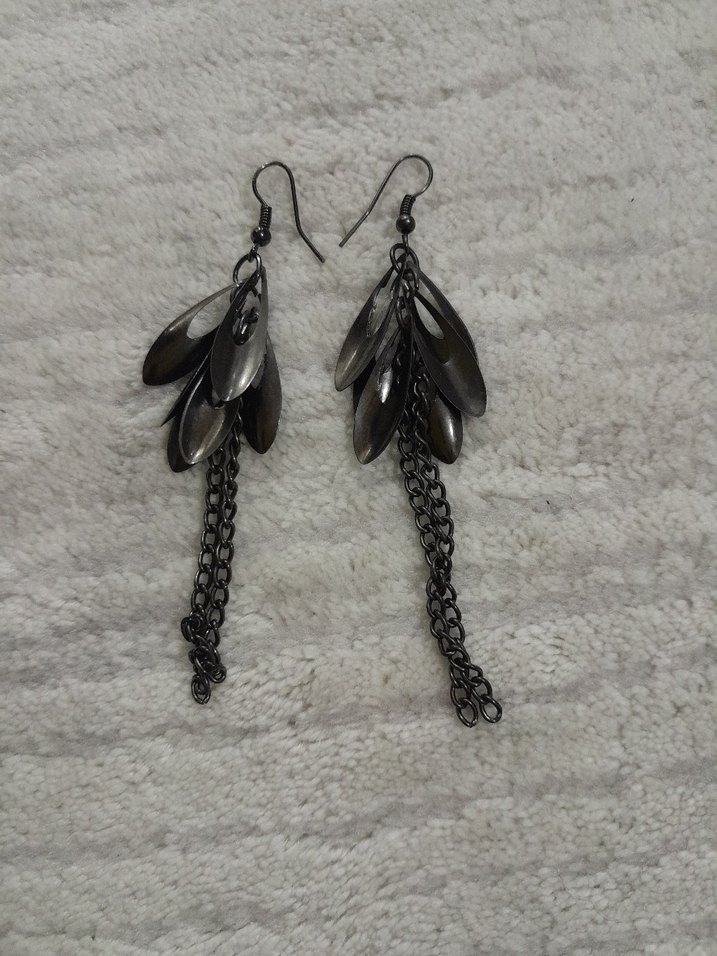 Siyah Gotik Püsküllü Küpeler - Görsel 3