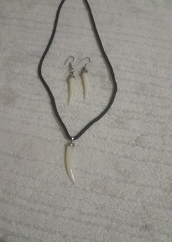 Bej Yılan Desenli Uzun Boncuklu Kadın Kolye - Görsel 2