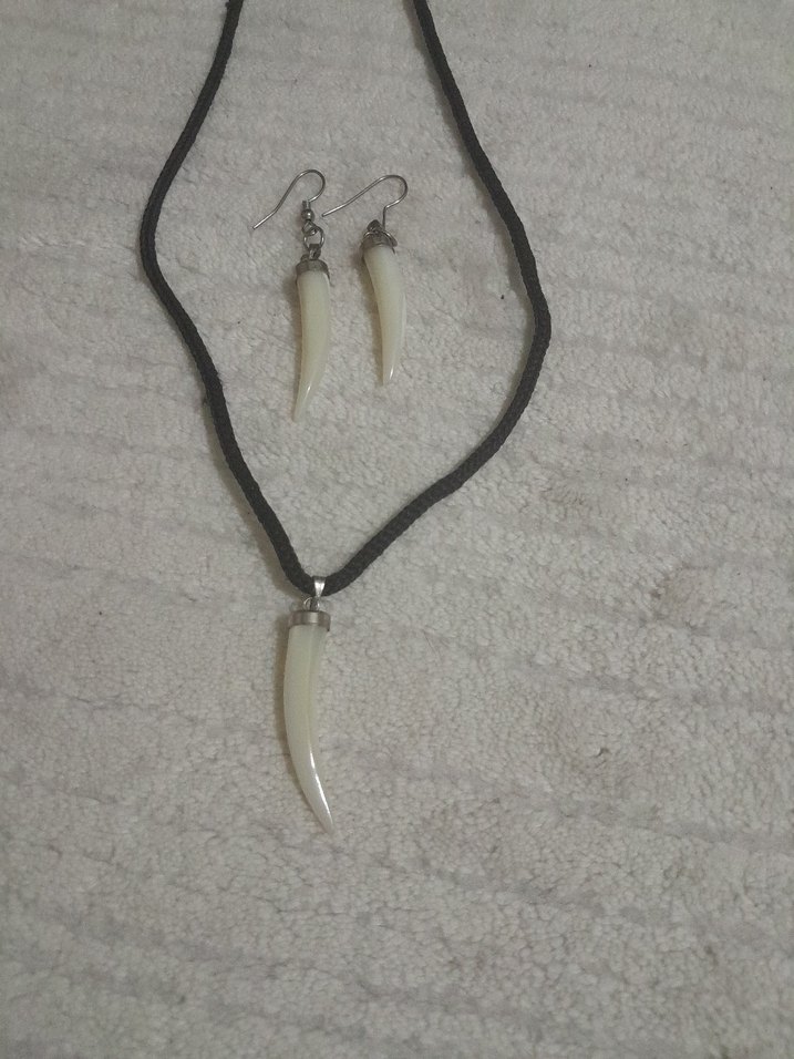 Bej Yılan Desenli Uzun Boncuklu Kadın Kolye - Görsel 3