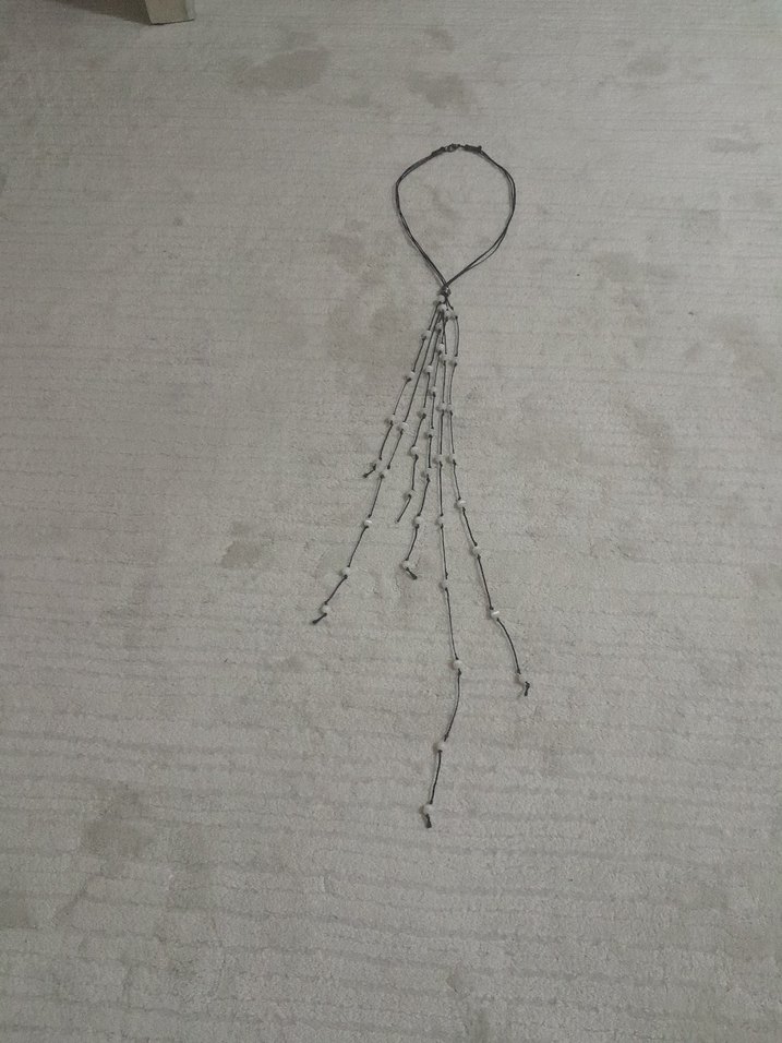 Gri Yılan Desenli Uzun Boncuklu Kadın Kolye - Görsel 4