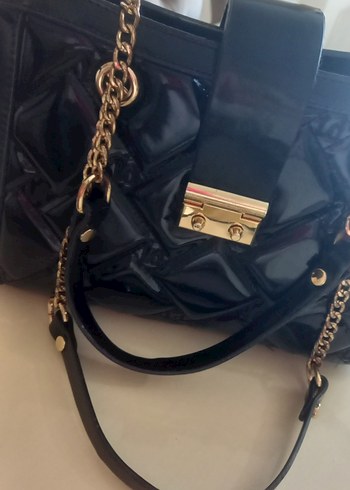 Zincir Detaylı Siyah Yılan Derisi Desenli Deri Çanta - Görsel 2