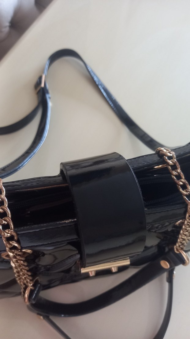 Zincir Detaylı Siyah Yılan Derisi Desenli Deri Çanta - Görsel 3